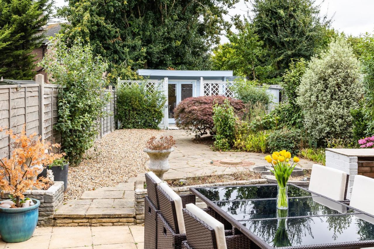 Lovely House In Welwyn With Garden And Off Road Parking Welwyn Garden City Exteriör bild